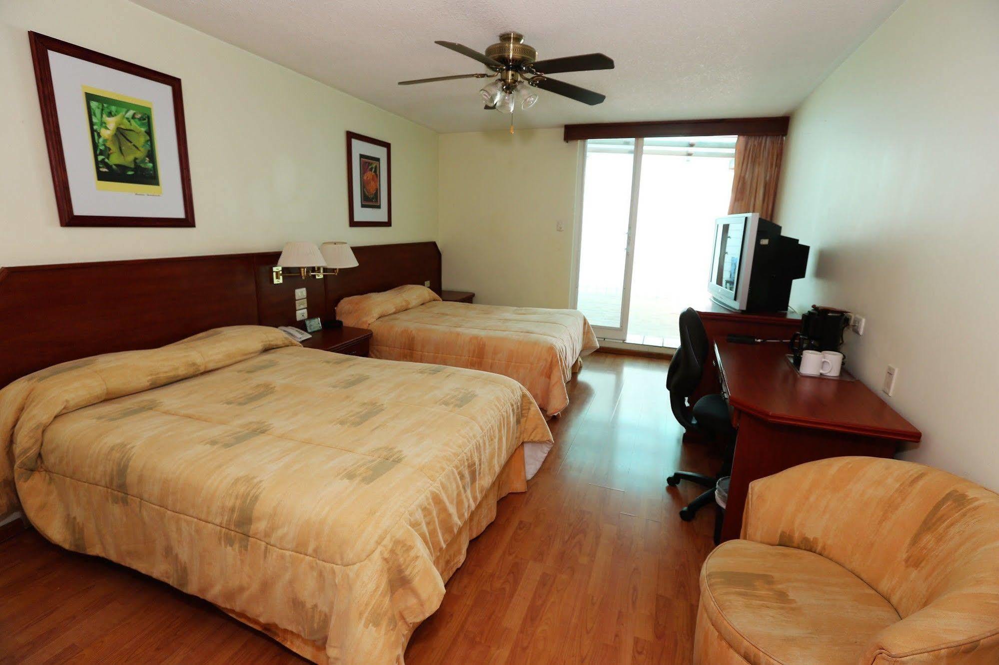 Hotel Marcella Clase Ejecutiva มอเรเลีย ภายนอก รูปภาพ